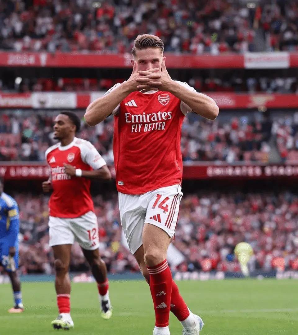 英超-利物浦2-1阿森纳:利物浦后防漏洞大,阿森纳前锋软脚虾|前瞻