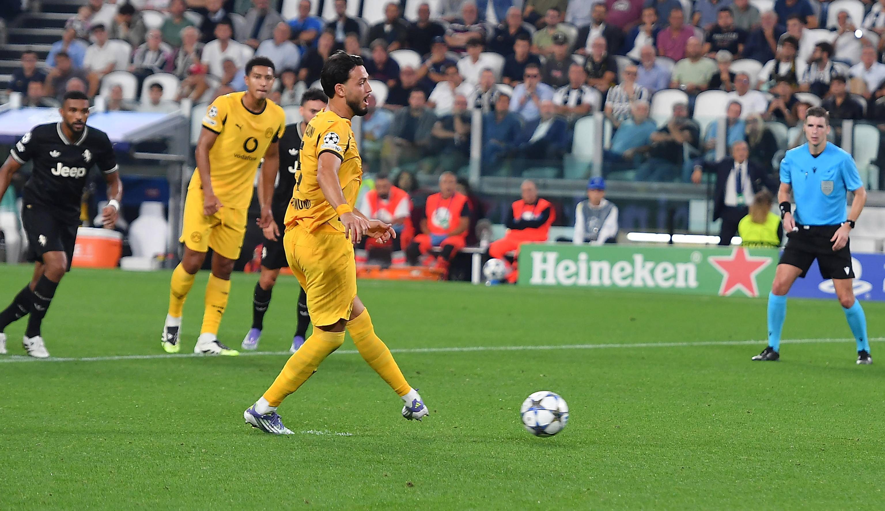 (外代二线)足球——欧冠联赛:尤文图斯战平多特蒙德